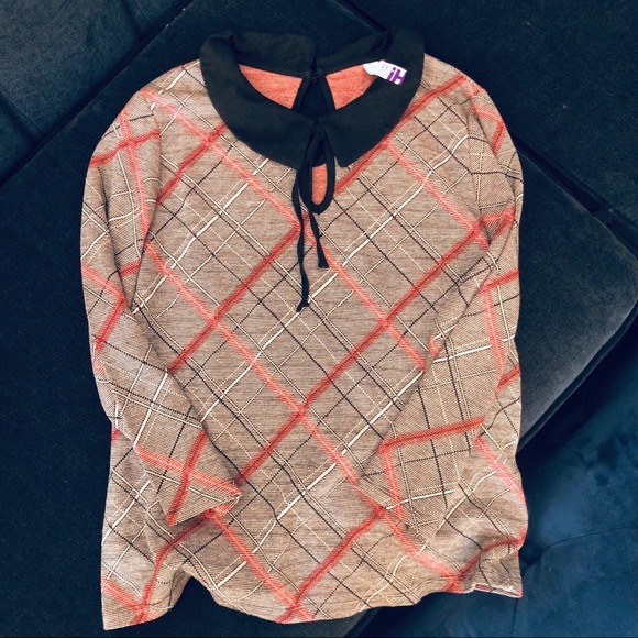 Cute blouse with a collar - Picture 2 of 4